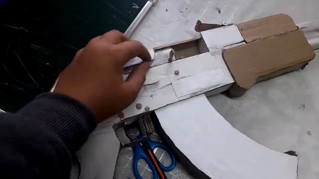калаш из картона