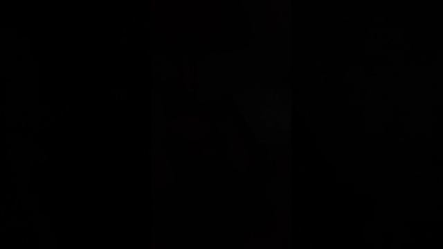 Скулбой Саша. Зажал родителя воротами.