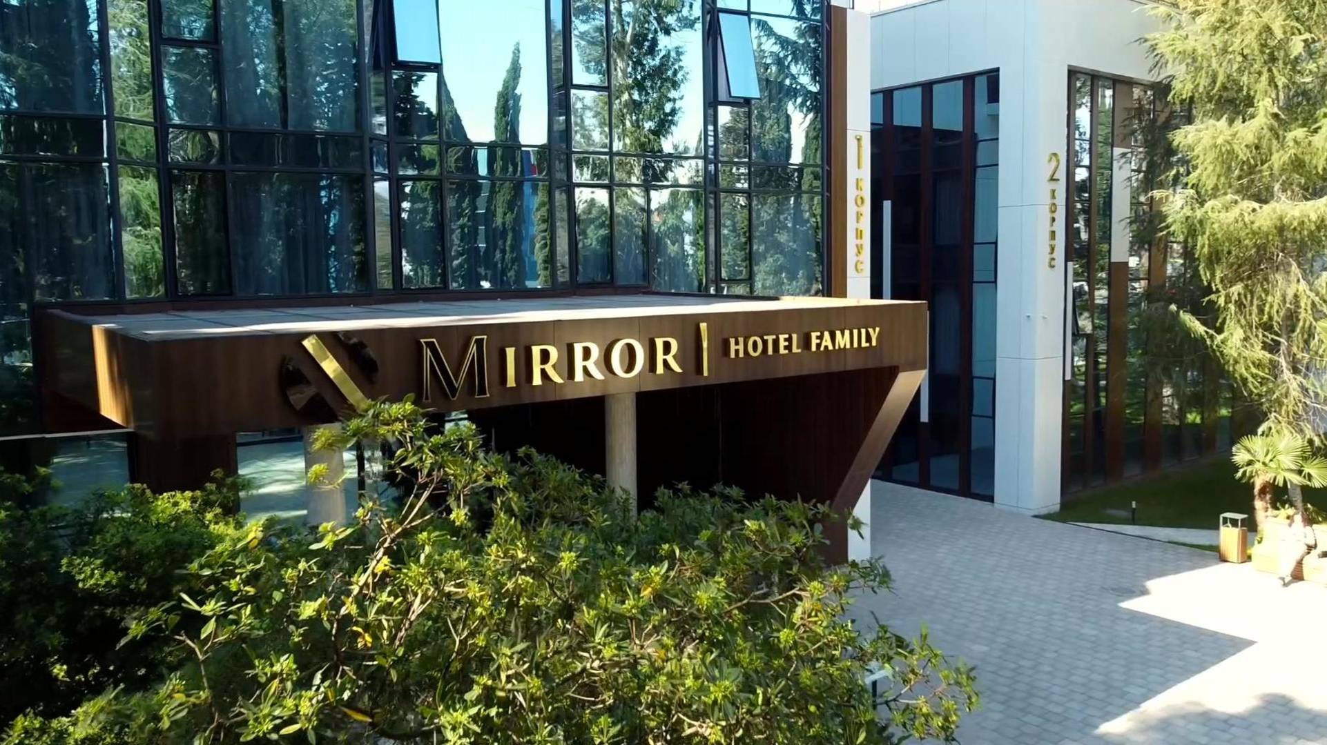 Mirror Family ★★★★ -  действующий отель для инвестиций в Сочи.