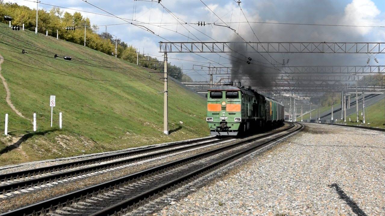 Тепловоз 2ТЭ10М-3541 "медведит" на подъёме. Звуки 10Д100.