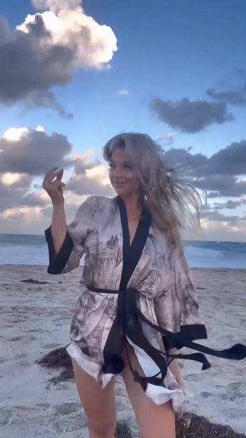 Love using these beautiful pieces by @ulivaryofficial not only as a robe but also as a beach coverup