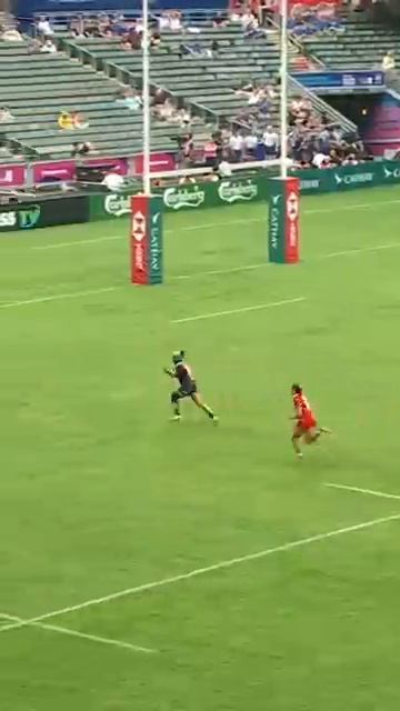 Krissy Scurfield can't be stopped! 💨 #Rugby #Shorts #Sevens