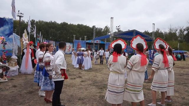 На фестивале "Алый парус"