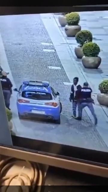 С итальянскими полицейскими не забалуешь