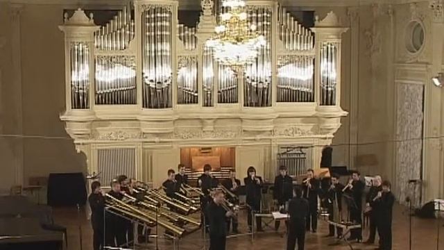 "Романс лягушки" в исполнении рогового оркестра