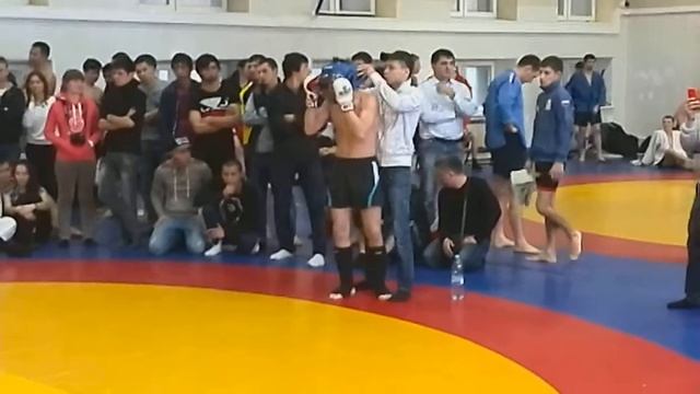 "Free-Combat" - Мубараков Дамир, в синем углу.