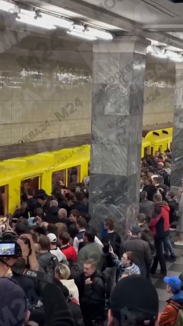 Ретропоезд приехал на ст Сокольники.90 лет Мтрополитену.