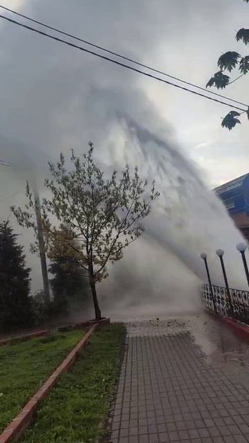 Фонтан горячей воды около битцевского пруда в Химках!