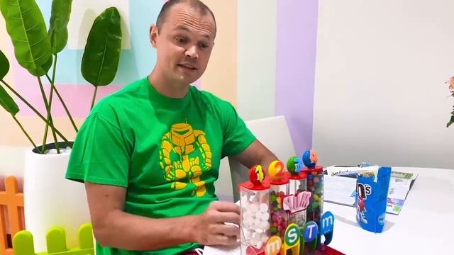 Мистер Макс Макс и Катя помогают папе