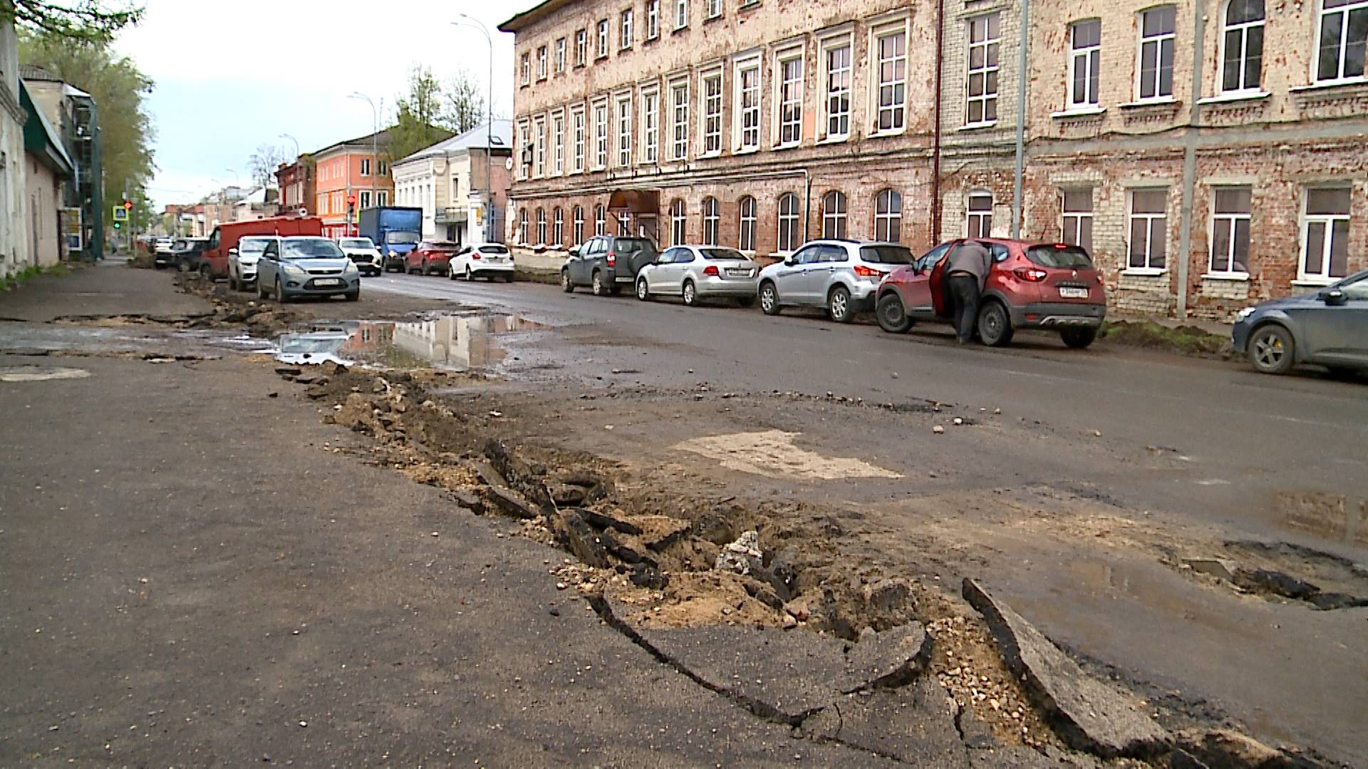 (Рыбинск-40) НАЧАЛСЯ КАПРЕМОНТ УЛИЦЫ ЧКАЛОВА