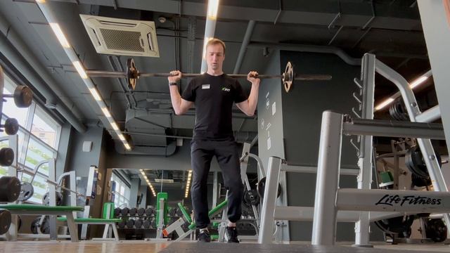 Ягодичные приседания (приседания с асимметричной нагрузкой) со штангой и в машине Смита