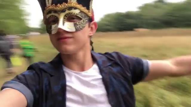 tom holland карнавал