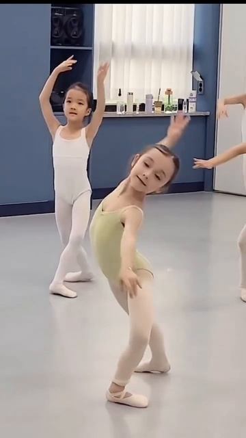 Клип @dancee_biz