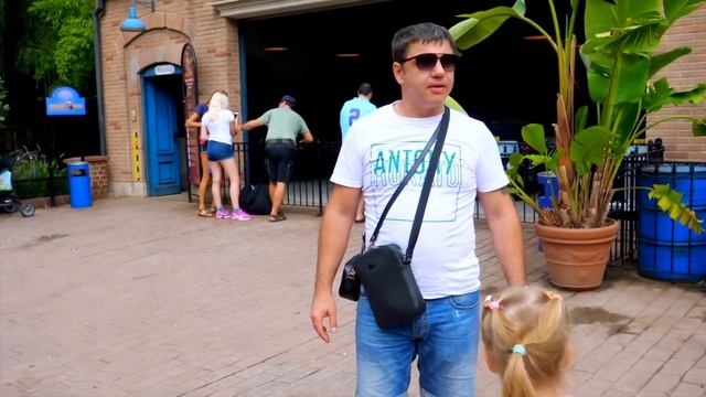 Лайк Настя и папа в парке в Германии