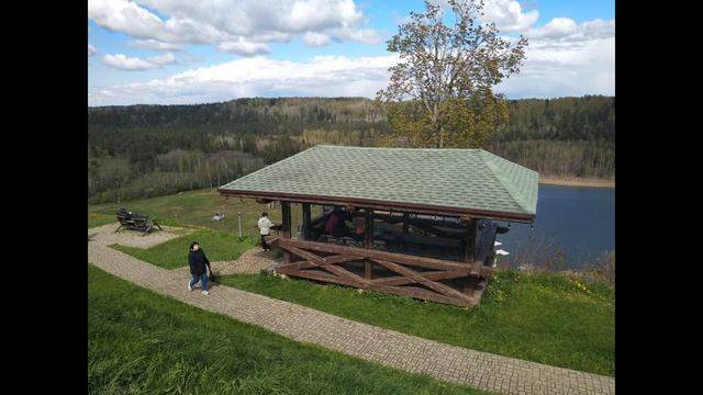 Мальская долина.
Остановка на обед.
Горнолыжная база.
Псковская область.
09.05.2025.