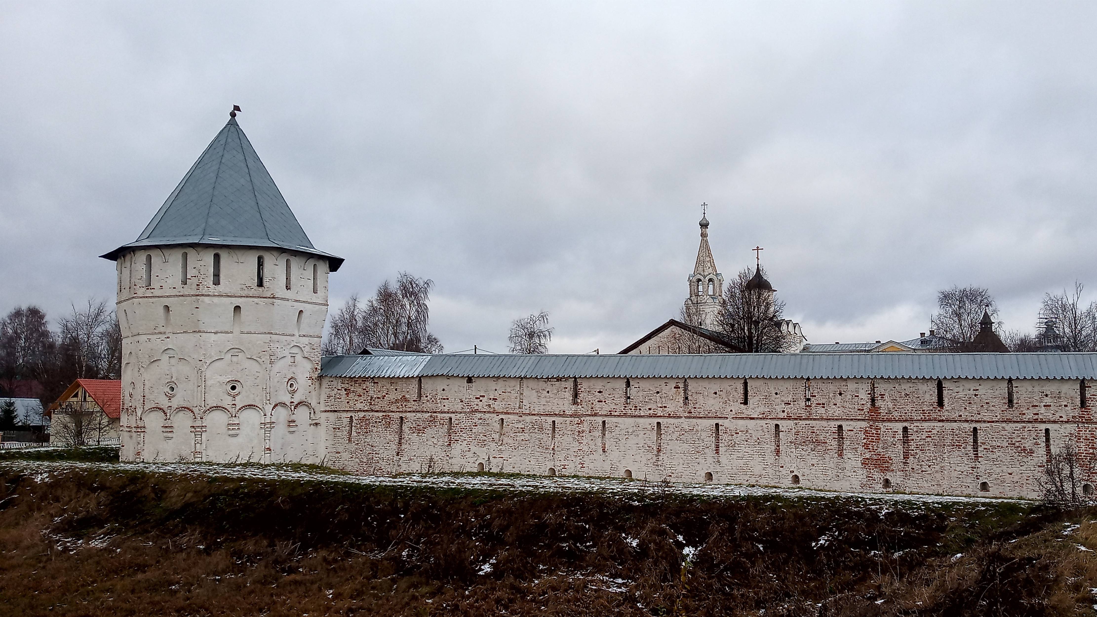 Спасо-Прилуцкий монастырь-крепость