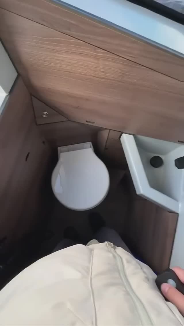 РЫБАЛКА ИЗ ТУАЛЕТА