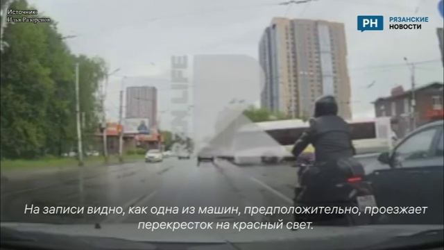 Камеры запечатлели момент столкновения двух легковушек в Кальном.