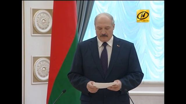 Александр Лукашенко вручил дипломы доктора наук и аттестаты профессора научным работникам