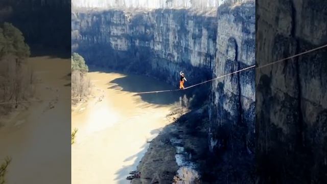 Большие притесы на реке Ай и экстремалы-канатоходцы