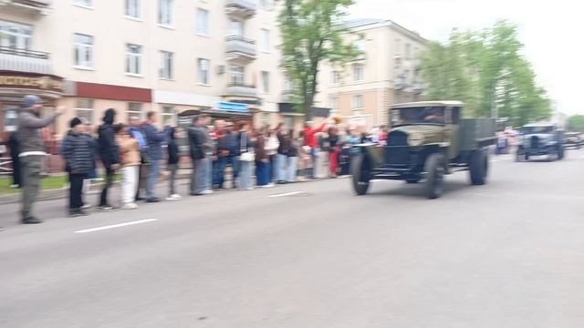 Колонна военных автомобилей