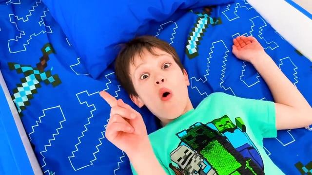 Мистер Макс Макс и Катя хотят играть в одной машинке с тараканами