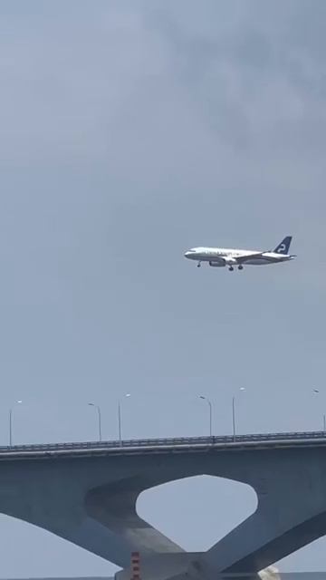 Landing 🛬 #maldives #youtubeshorts #travel #malecity
