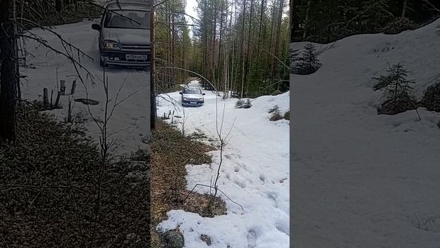 пробиваемся на ниве через снежник в горку