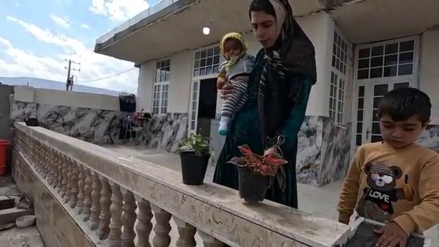 22.02.2025 Посадка цветов во дворе Тайбе и радость детей во время стирки одеял