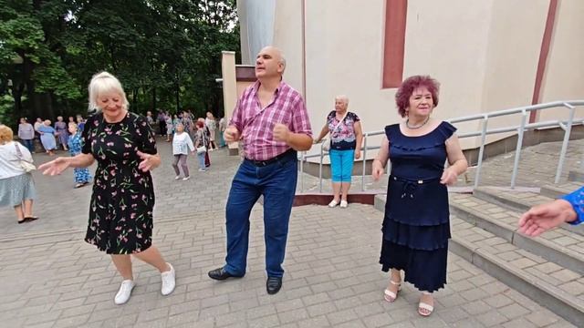 23.06.24г..."КАЧКА"...Банд Одесса... звучит на танцполе в Гомельском парке...