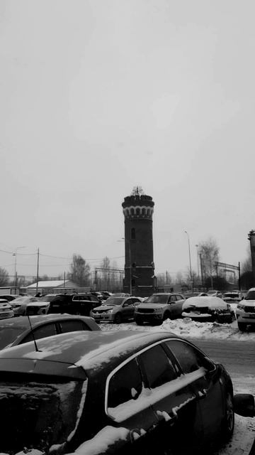 Старая водонапорная башня, ч/б. 12 декабря 2023.