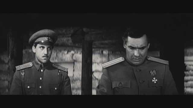 Оплавляются свечи... (Служили два товарища)