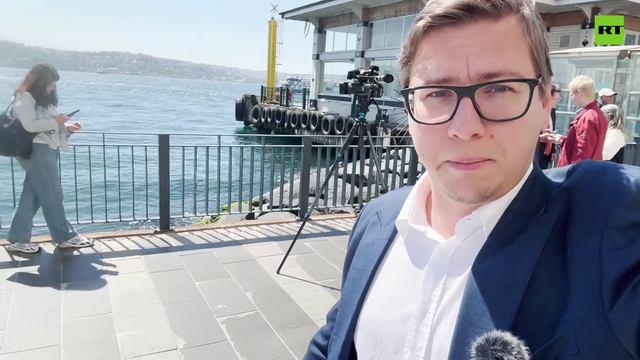 Сотни журналистов ожидают прибытия российской делегации на переговоры в Стамбуле