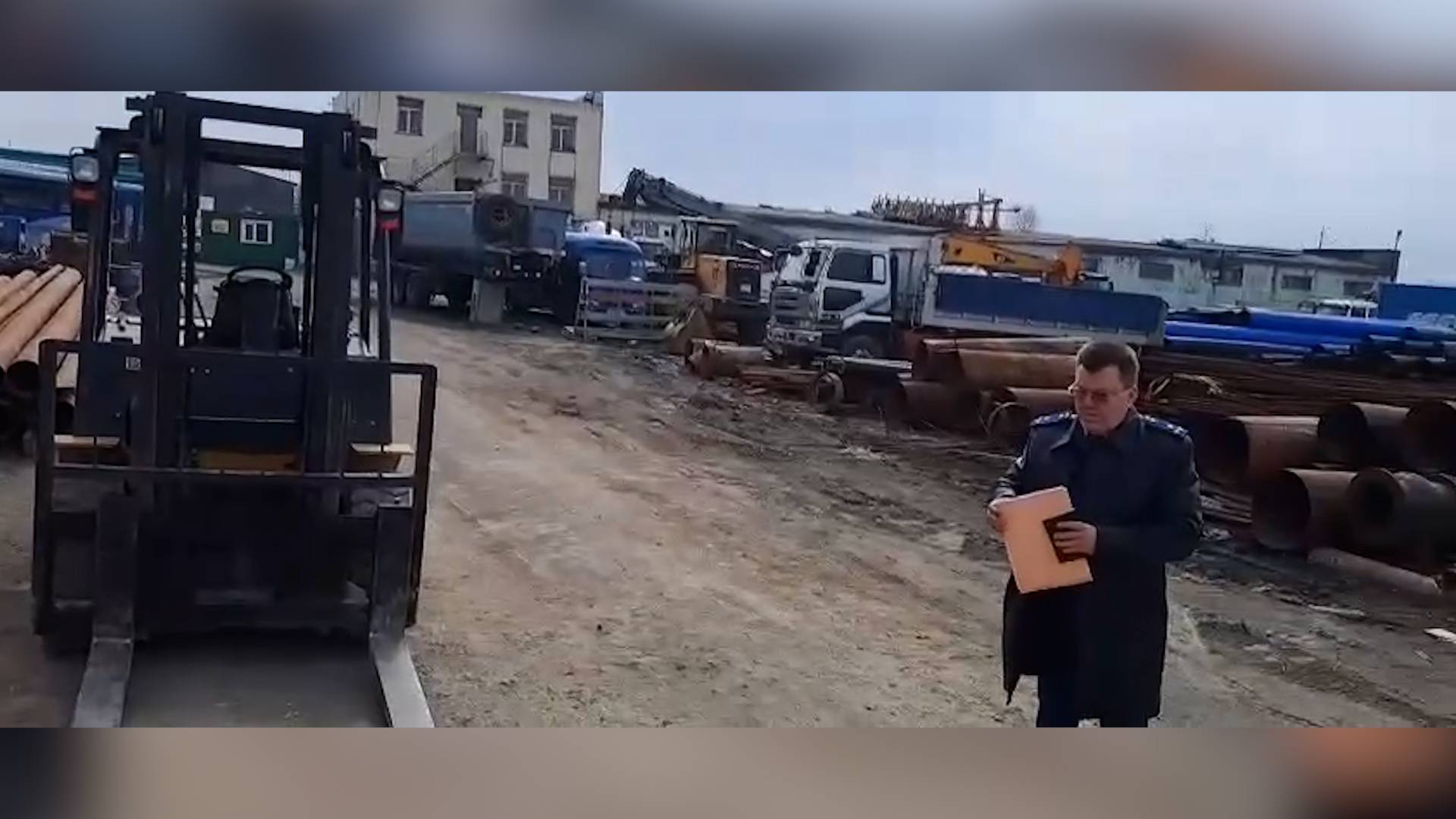 ЭКС-МЭР ЛИШИЛСЯ КИСТИ