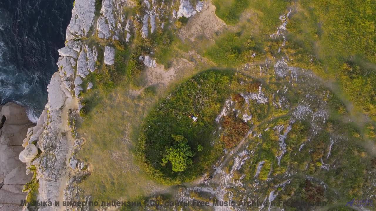 Пейзажи разрывают шаблоны под такой мелодией - Coming Of Age -- Derek Clegg -- Man on the Run