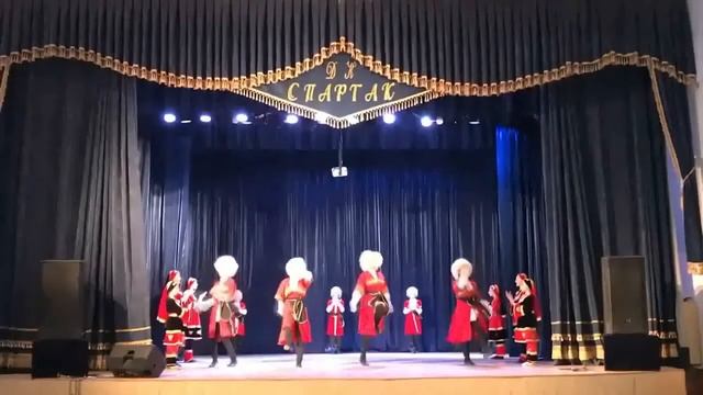 г. Хасавюрт. Детско-юношеский танцевальный ансамбль «Ритмы гор».