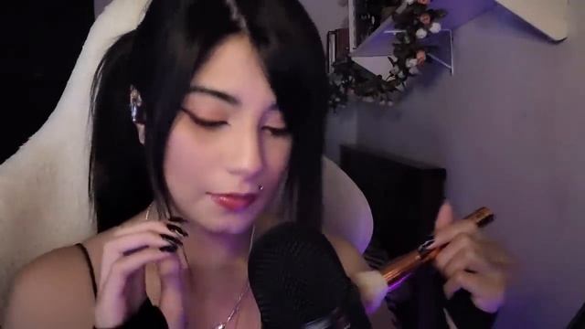 SakuraJu ASMR. Близкий шёпот, движения рук, звуки рта, кисточки.