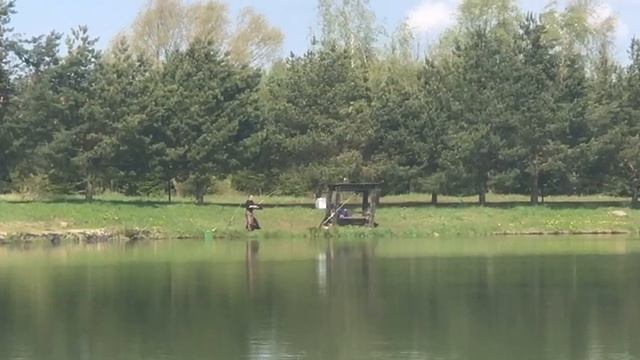 поимка карпа на большом водоёме