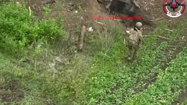 🔴Укро-фашист пытался потушить свою нору, на помощь к нему пришёл Русский штурмовик🙂🔴