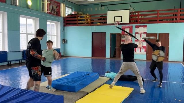 Маты положили... А на них надо еще и попадать?