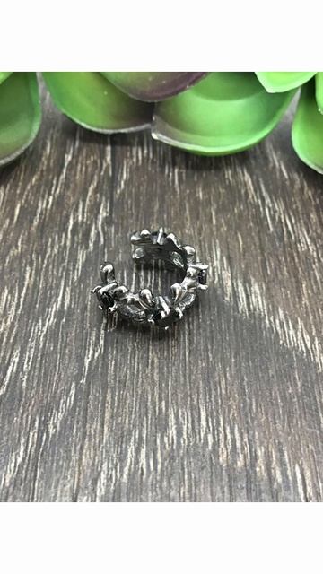 Дизайнерский кафф "Чёрные цветы" от StarfallShop