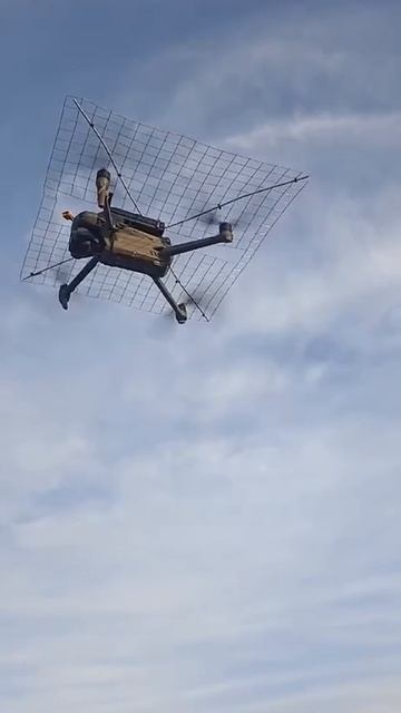 Вот вам и мангал на дронах
Противник установил себе на развед дрон мангал, чтобы наши дроны перехват