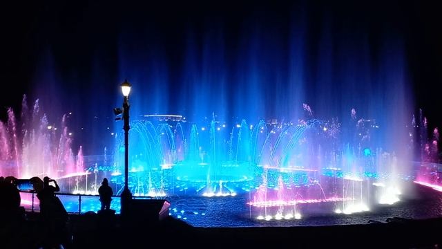 Царицыно. Цвето - музыкальный фонтан.