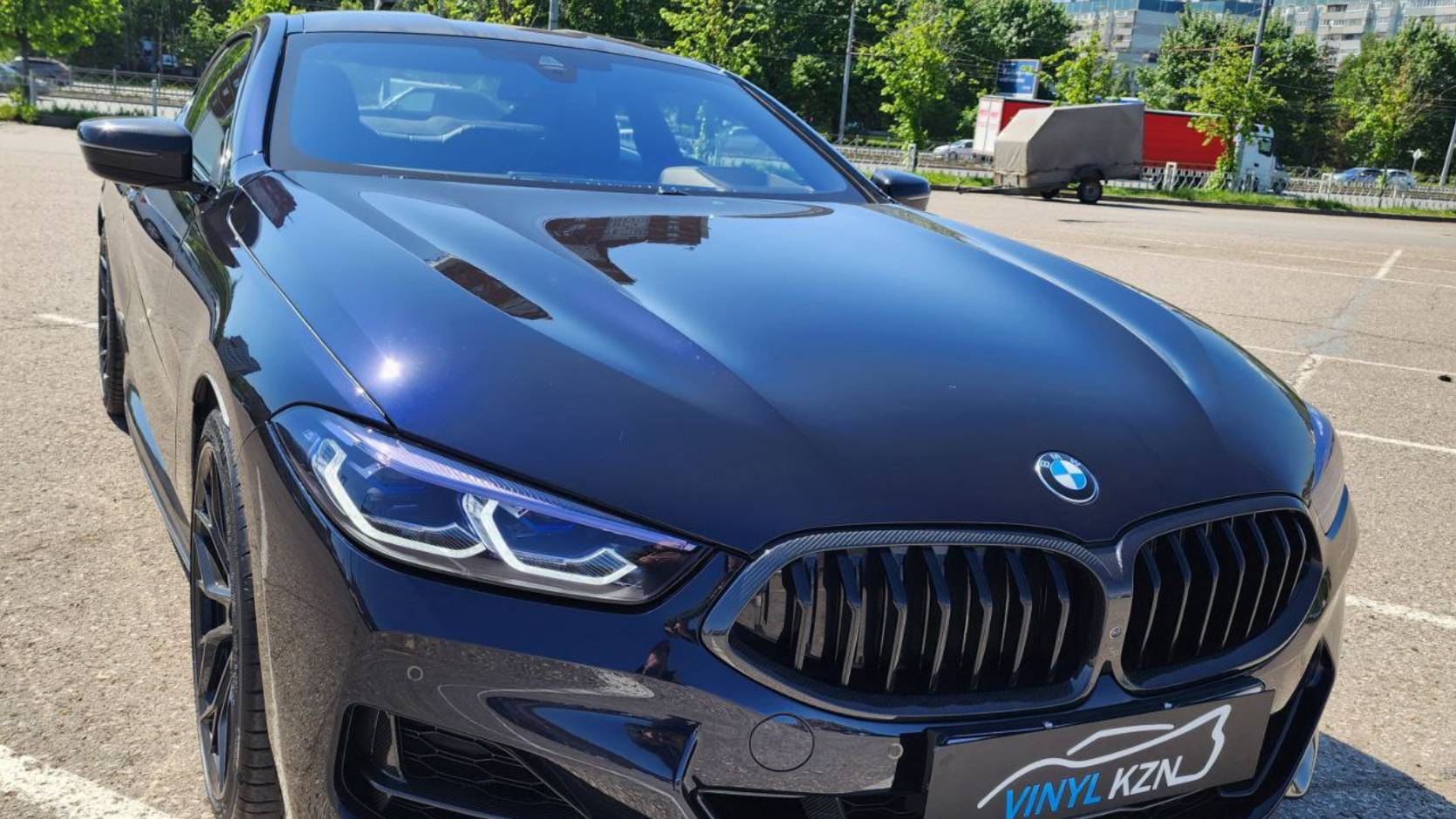 BMW 8 - забронировали прозрачной полиуретановой плёнкой лобовое стекло, защитили от сколов, царапин