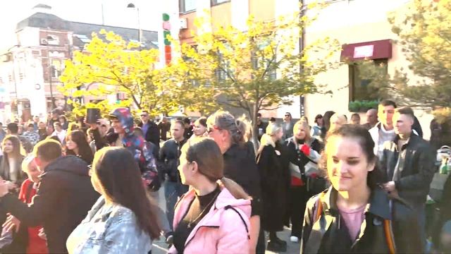 ГИТАРИСТ притворился НОВИЧКОМ с Уличными Музыкантами