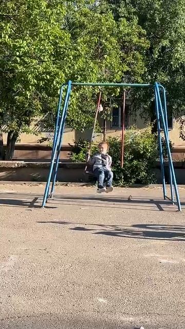 "БЕЗОПАСНАЯ" ПЛОЩАДКА: на Гайдара, 9 в Батайске найдена самая опасная детская площадка.