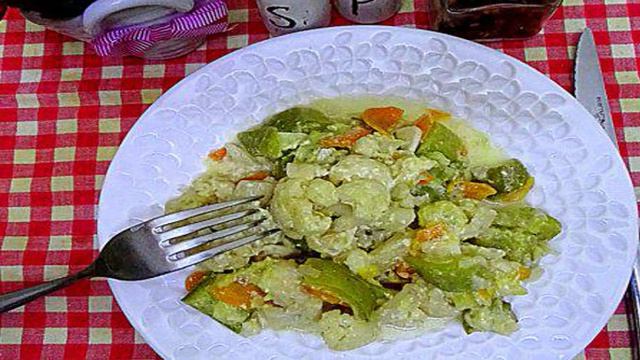 Рагу из цветной капусты и кабачка