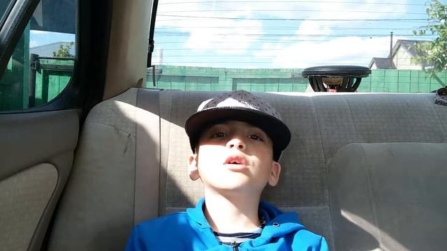 между нами снега   Закрой глаза, всё постепенноИ тебя тут никто не заменитУтро подарит нам