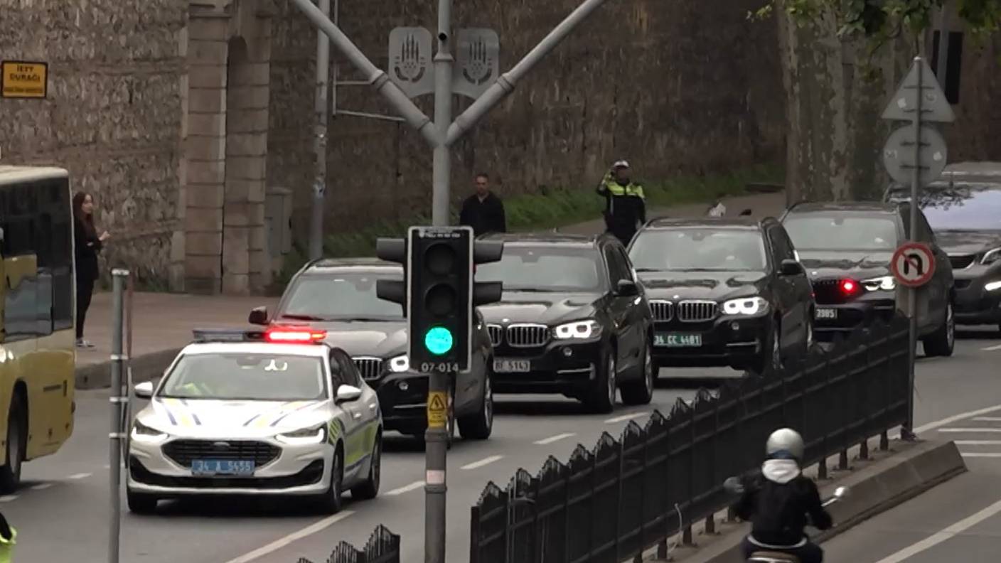 Три кортежа с делегациями приехали во дворец Долмабахче — видео