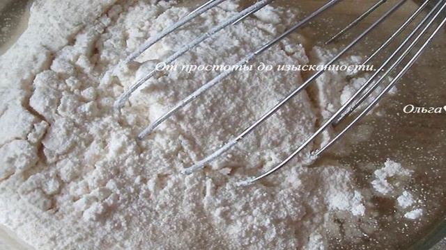 Манник с красной смородиной и кокосовой стружкой